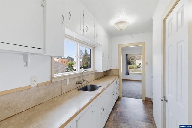 800 Oakhill Av SE, Salem, OR 97302