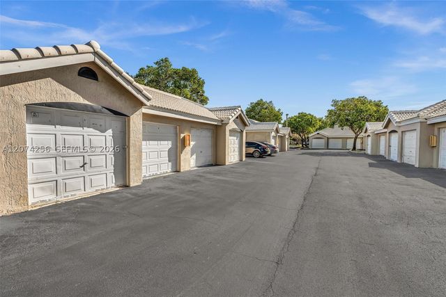 2803 N Oakland Forest Dr 206, Oakland Park, FL 33309