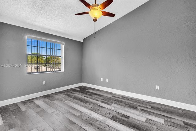 2803 N Oakland Forest Dr 206, Oakland Park, FL 33309