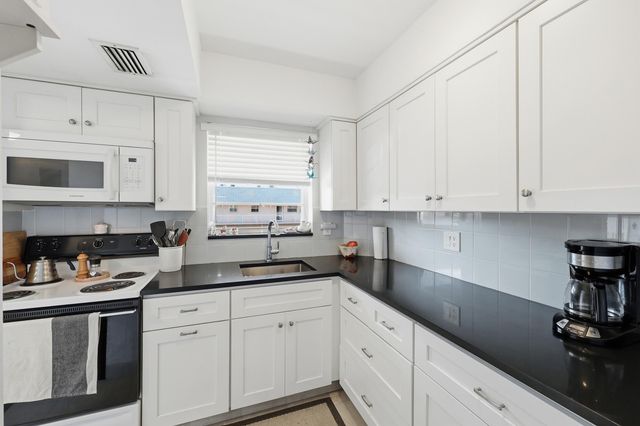 18081 SE Country Club Drive 6-60, Jupiter, FL 33469