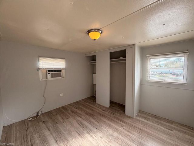 7897 Suncoast DR, North Fort Myers, FL 33917