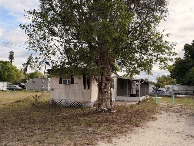 7897 Suncoast DR, North Fort Myers, FL 33917