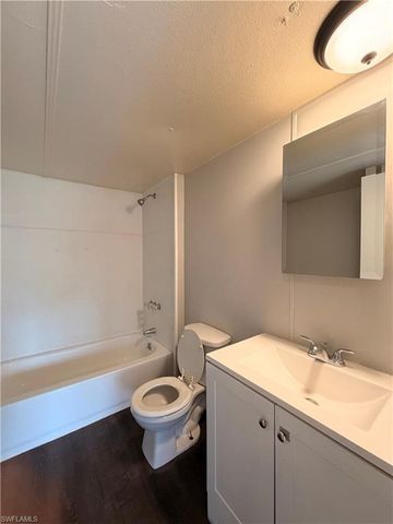 7897 Suncoast DR, North Fort Myers, FL 33917