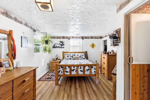 33 Quincy St, Holbrook, MA 02343