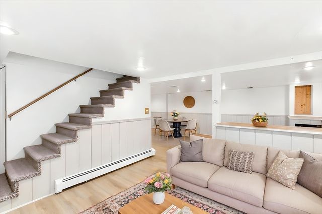 33 Quincy St, Holbrook, MA 02343