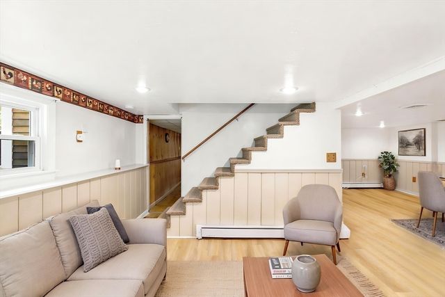 33 Quincy St, Holbrook, MA 02343
