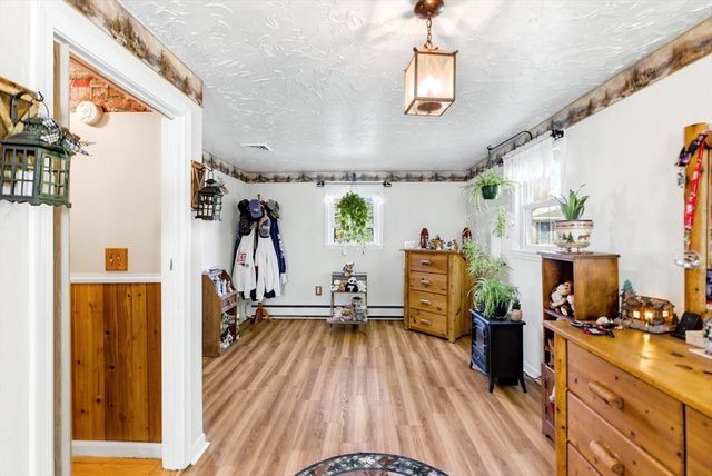 33 Quincy St, Holbrook, MA 02343