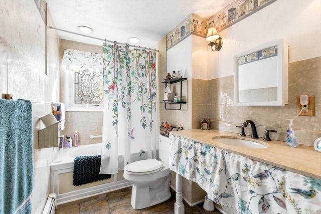 33 Quincy St, Holbrook, MA 02343
