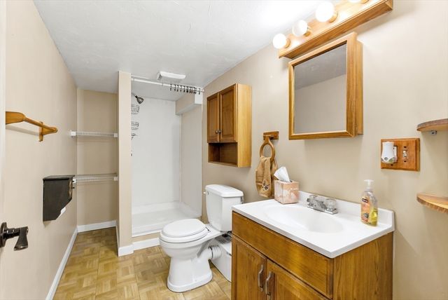 33 Quincy St, Holbrook, MA 02343