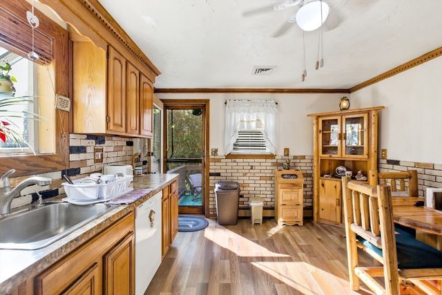 33 Quincy St, Holbrook, MA 02343