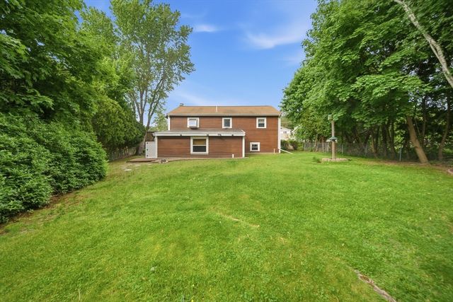 33 Quincy St, Holbrook, MA 02343