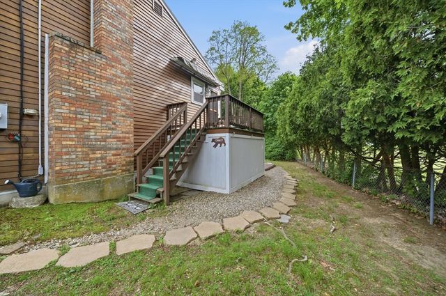 33 Quincy St, Holbrook, MA 02343