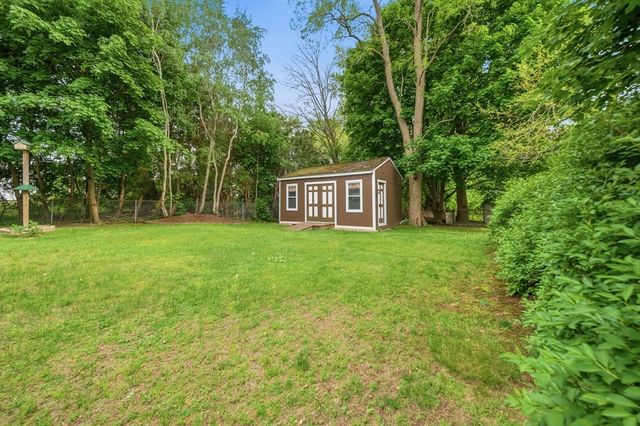 33 Quincy St, Holbrook, MA 02343
