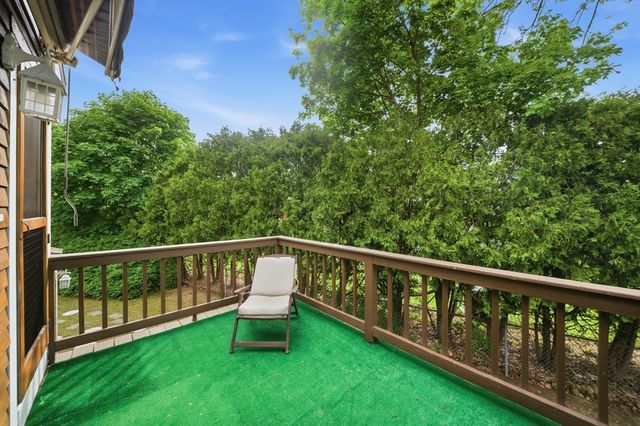 33 Quincy St, Holbrook, MA 02343