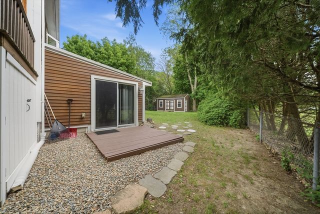 33 Quincy St, Holbrook, MA 02343