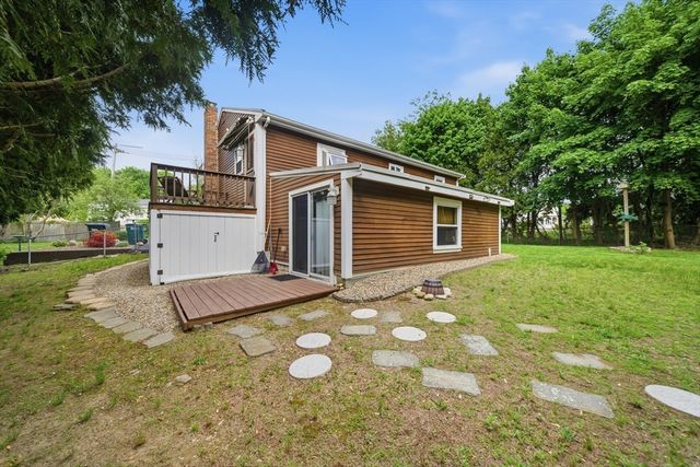 33 Quincy St, Holbrook, MA 02343