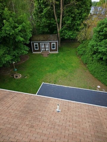 33 Quincy St, Holbrook, MA 02343