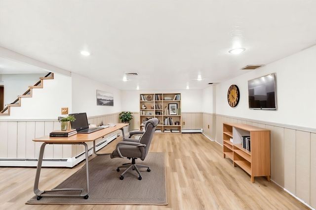 33 Quincy St, Holbrook, MA 02343