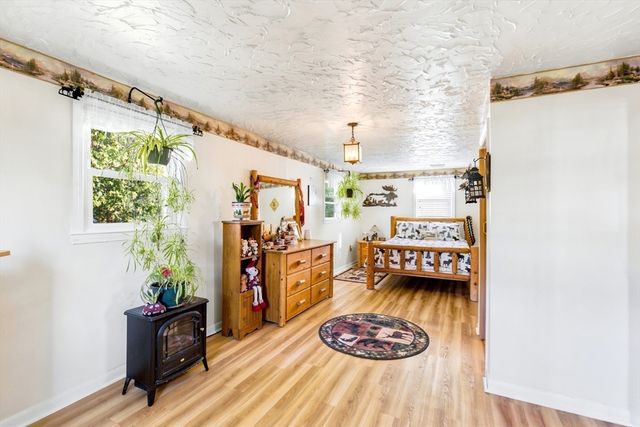 33 Quincy St, Holbrook, MA 02343