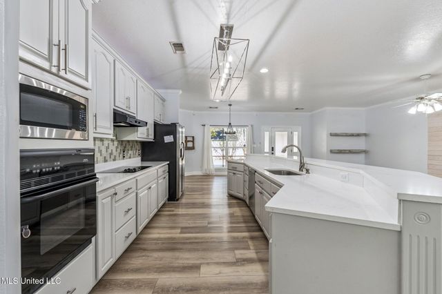 2938 Hickory Lane, Ocean Springs, MS 39564