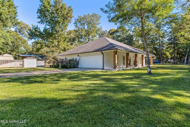 2938 Hickory Lane, Ocean Springs, MS 39564