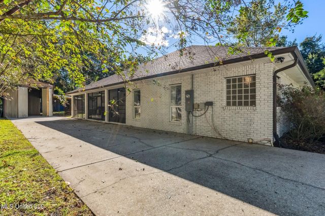 2938 Hickory Lane, Ocean Springs, MS 39564