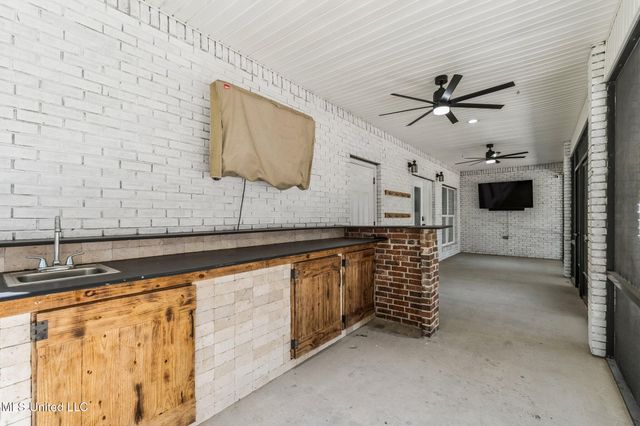 2938 Hickory Lane, Ocean Springs, MS 39564