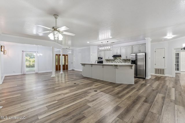 2938 Hickory Lane, Ocean Springs, MS 39564