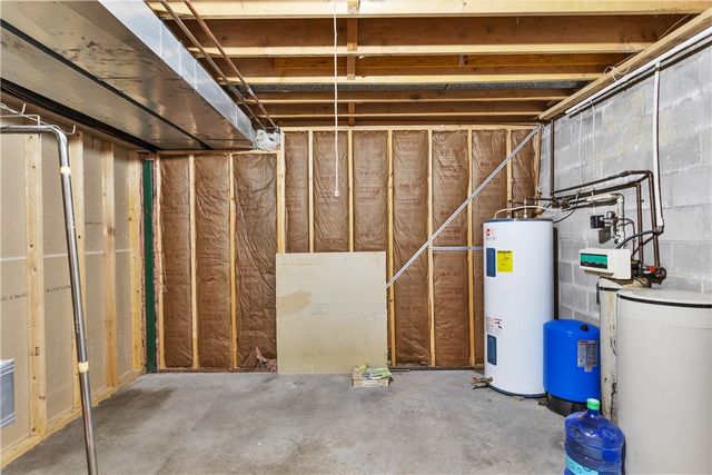 624 Squaw Run Rd, Wayne Twp, PA 16117