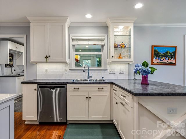 13 Ashley Road, Asheville, NC 28805