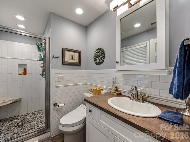 13 Ashley Road, Asheville, NC 28805