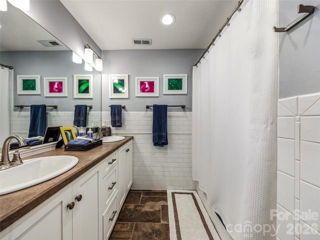 13 Ashley Road, Asheville, NC 28805