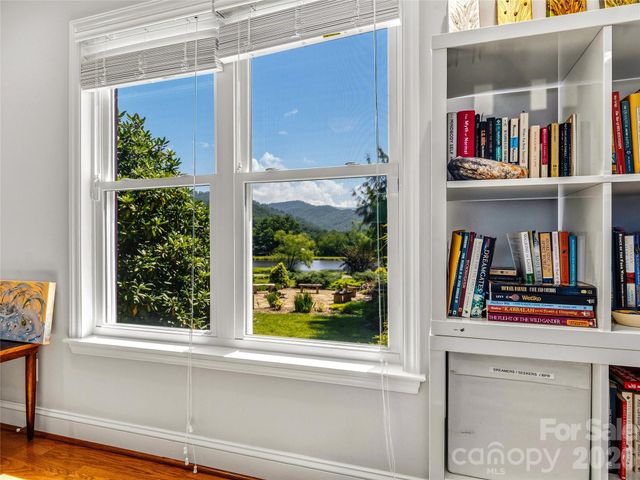 13 Ashley Road, Asheville, NC 28805