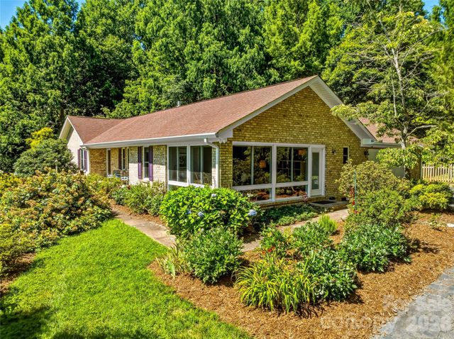 13 Ashley Road, Asheville, NC 28805