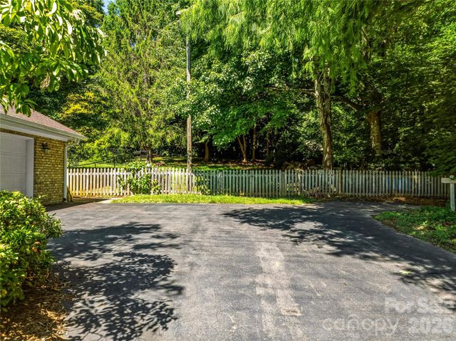 13 Ashley Road, Asheville, NC 28805
