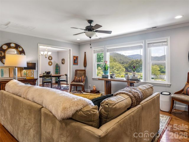 13 Ashley Road, Asheville, NC 28805