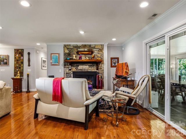13 Ashley Road, Asheville, NC 28805