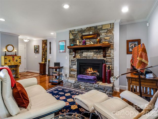 13 Ashley Road, Asheville, NC 28805