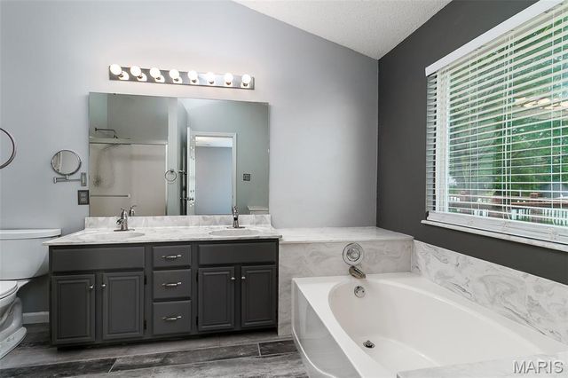1209 Quiet Woods Drive, St Peters, MO 63376