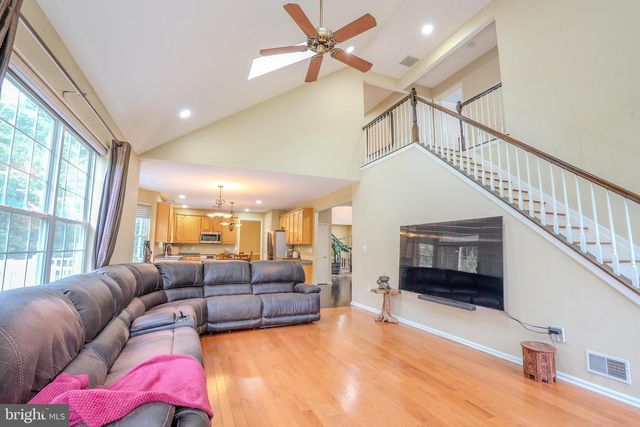 33 PIERCE RD, East Windsor, NJ 08520