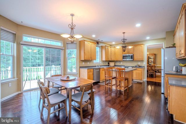 33 PIERCE RD, East Windsor, NJ 08520