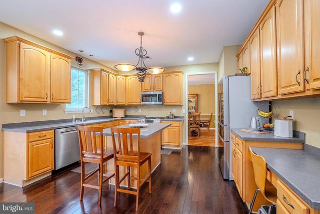 33 PIERCE RD, East Windsor, NJ 08520