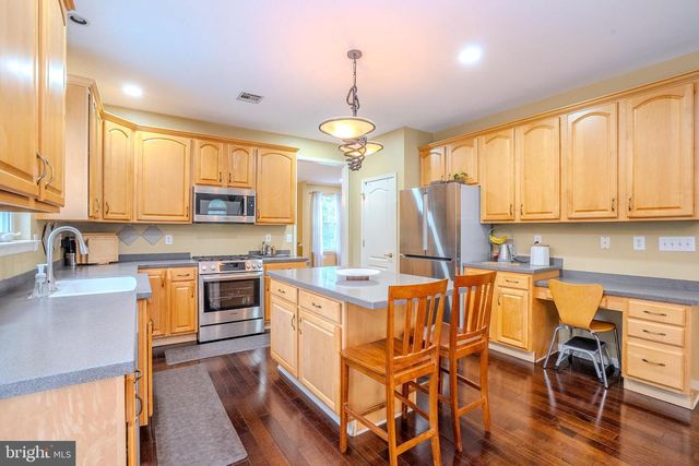 33 PIERCE RD, East Windsor, NJ 08520