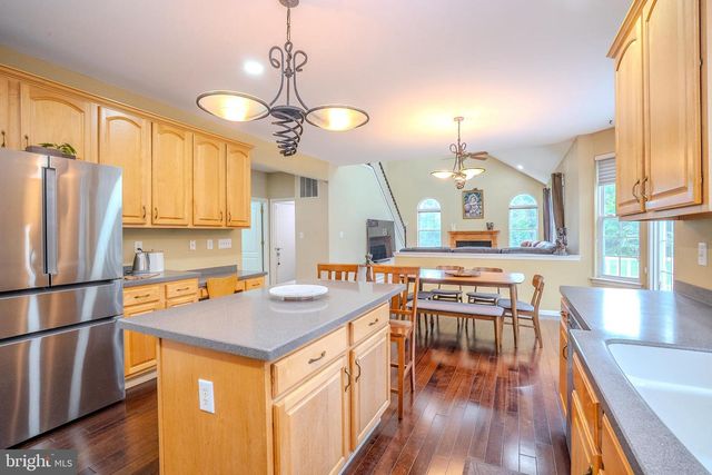 33 PIERCE RD, East Windsor, NJ 08520