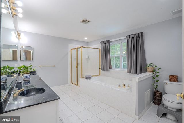 33 PIERCE RD, East Windsor, NJ 08520