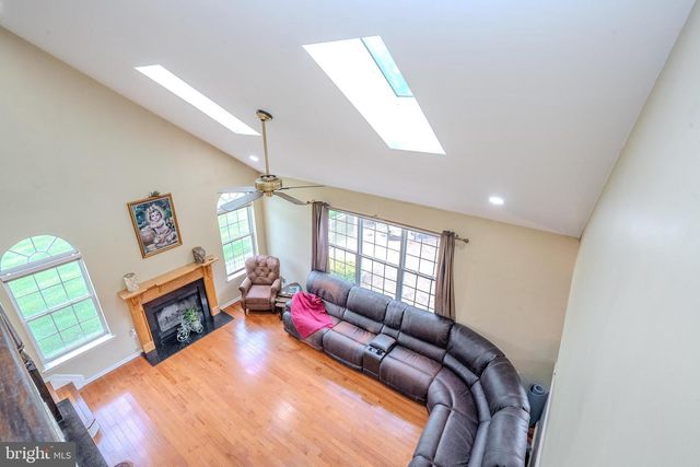 33 PIERCE RD, East Windsor, NJ 08520