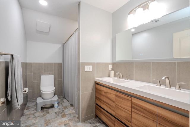 33 PIERCE RD, East Windsor, NJ 08520