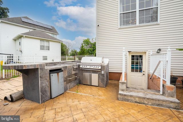 33 PIERCE RD, East Windsor, NJ 08520