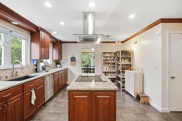 2759 Plymouth Avenue, Columbus, OH 43209