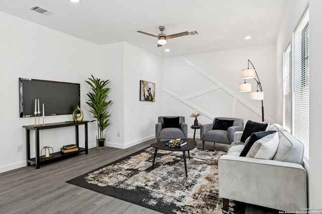 1611 W French PL, San Antonio, TX 78201